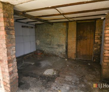 WELL PRESENTED 2 BEDROOM COTTAGE - Photo 3