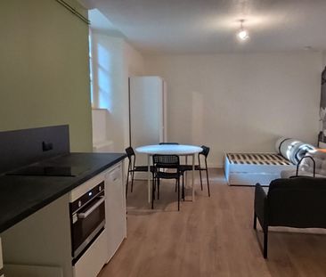 Location Appartement 1 pièce 32m² - Photo 2