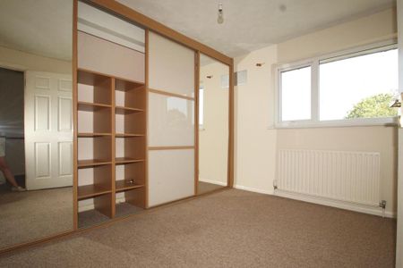 2 bedroom semi-detached house to rent - Photo 5