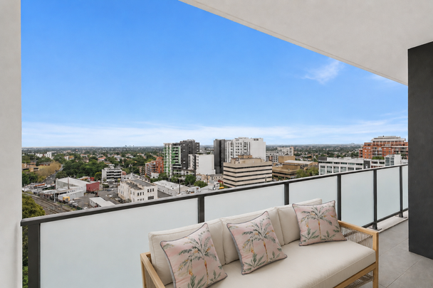 Experience contemporary living in this beautifully presented 2-bedroom apartment - Photo 1