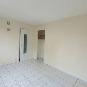 Location Appartement 1 pièce 26m² BOURG LES VALENCE 26500 - Photo 2