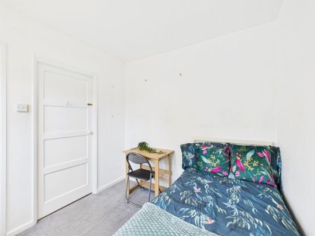 4 bedroom terraced house to rent - Photo 5