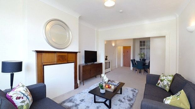 5 bedroom conversion flat with 4 bathrooms in 143 Park Road, NW8 - Photo 1