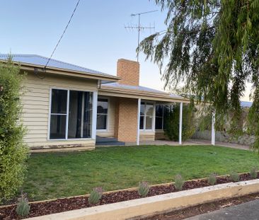 Fantastic well maintained 3 bedroom home. - Photo 5