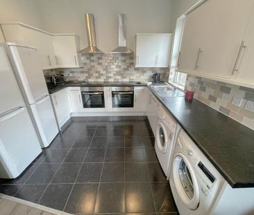 8 bedroom terraced house to rent - Photo 5
