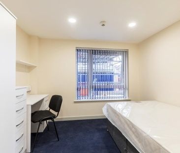 Fawcett Road, Portsmouth - Photo 1