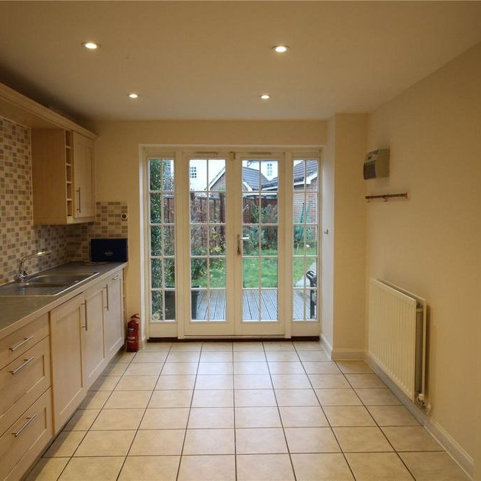6 bedroom link detached house to rent - Photo 1