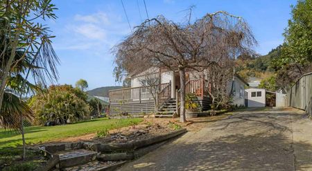 Tidy 3 bedroom home - Photo 2