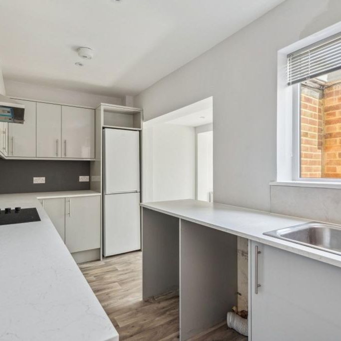 4 bedroom semi-detached house to rent - Photo 1