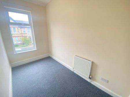 A 3 Bedroom Apartment - Photo 3