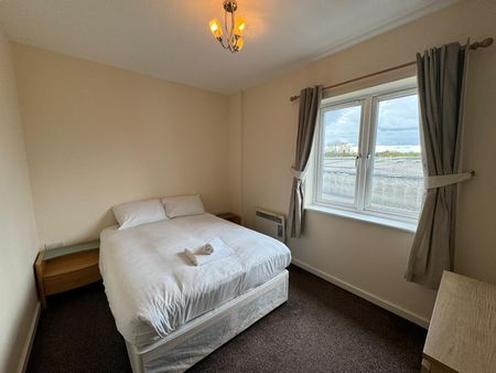 Robinson House, High Street, Crawley, RH10 - Photo 4