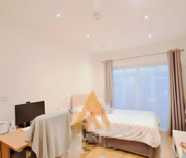 4 Bedroom 2.5 Bathroom - Photo 3