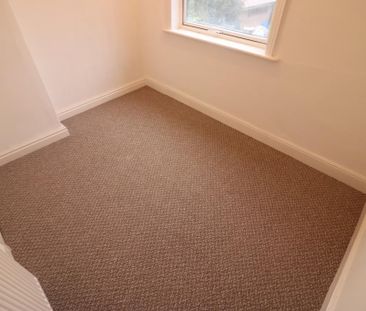 3 bedroom end of terrace house to rent - Photo 4