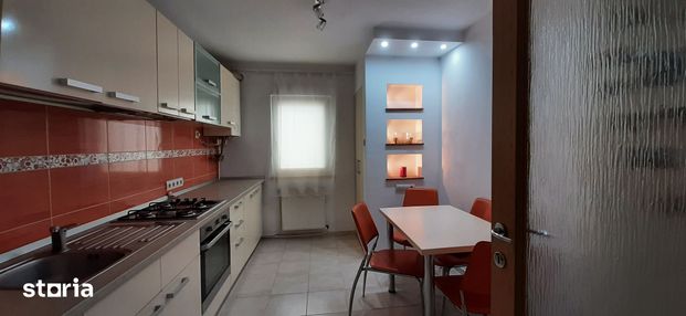 Apartament 3 camere, centrala pe gaz, balcon - Fotografie 1