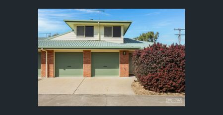 Low-Maintenance Townhouse Living Just Minutes from Yeppoon CBD - Photo 5