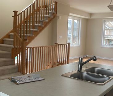 Townhouse For Lease | E8120924 - Photo 2