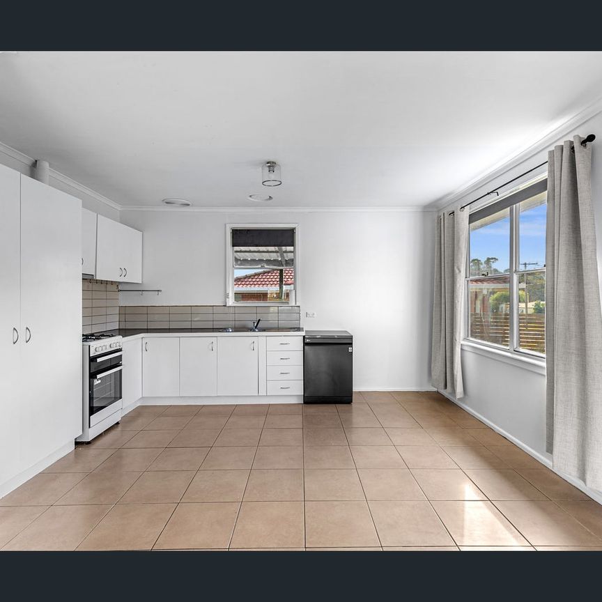 7 Martindale Crescent, Seymour, Vic 3660 - Photo 1