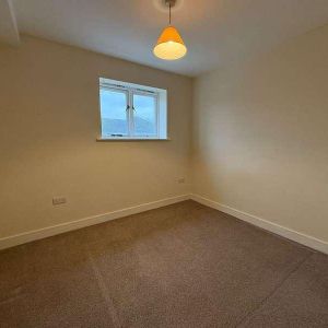 Burford Road, Carterton, OX18 - Photo 2