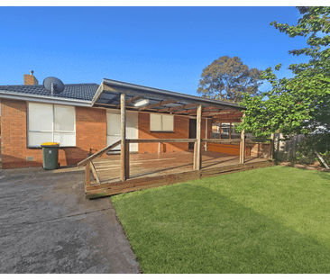 Bright & Spacious 3-Bedroom Home with Outdoor Entertaining - Photo 2