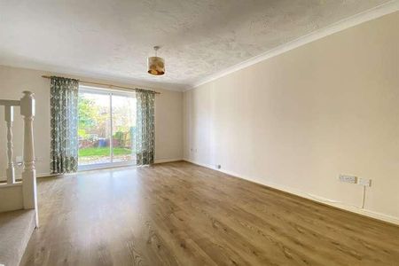 Rosebanks, Nr Town Centre, RG21 - Photo 5