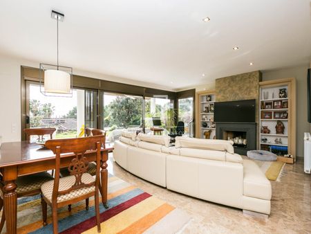 Excellent 5 Bedroom house / villa for rent in Montmar, Barcelona - Photo 3