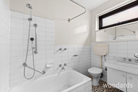 Ground Floor 1 Bedroom Apartment - Photo 2