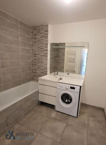 Location Appartement 3 pièces 63m² LE BLANC MESNIL 93150 - Photo 2