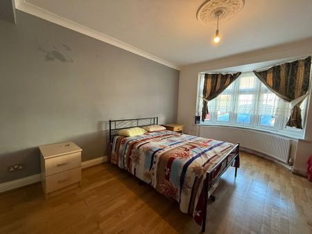 5 bedroom semi-detached house to rent - Photo 3