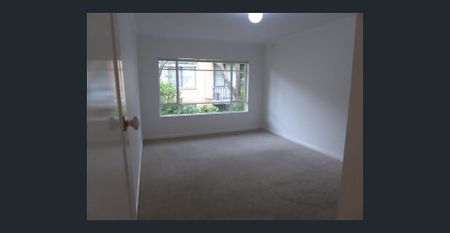 Light, Views and Convenience at ‘Edwina Court’ - Photo 2