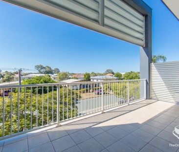 Large 2 Bed/2 Bath unit & Bay breezes - Photo 4