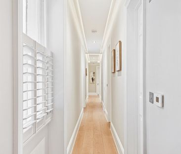 5 bedroom flat in Chelsea - Photo 1