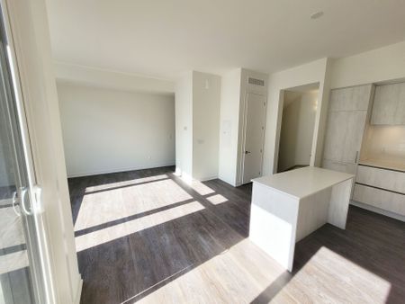 For Lease - 2 Steckley House Lane Unit# 911, Richmond Hill, Ontario - Photo 3