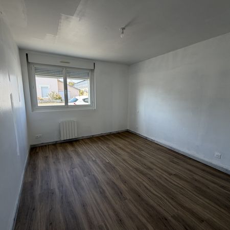 Location Appartement 2 pièces 45m² MESLAY DU MAINE 53170 - Photo 4