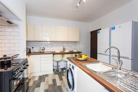 1 bedroom in a house share to rent - Photo 4