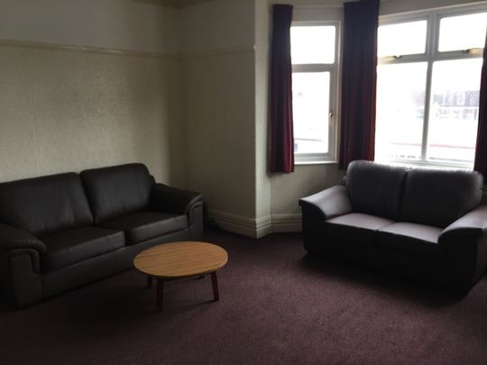 3 Bed Flat, Stockport Road, M13 - Photo 1