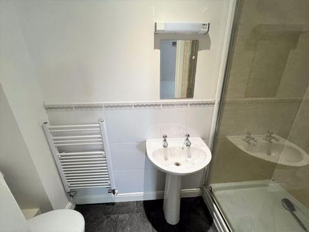 4 bedroom terraced house to rent - Photo 4