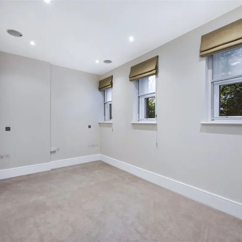 2 bedroom flat in Chelsea - Photo 1