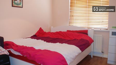 Decorated room in shared apartment in Donaghmede, Dublin - Photo 2