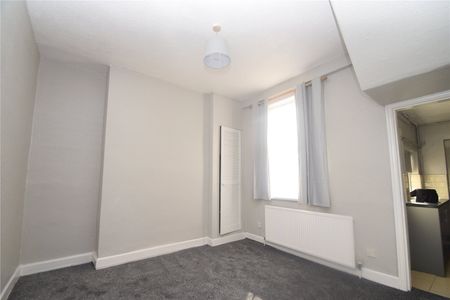2 bed terraced house to rent in Stepney Avenue, Scarborough, YO12 - Photo 2