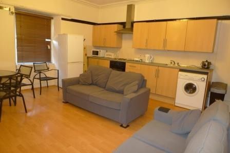 Flat, Central Buxton, 4 Beds, 60 - Photo 5