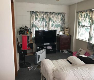 Tidy One Bedroom Unit with Central Location - Photo 5