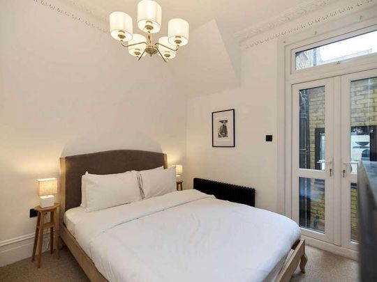 Comyn Road, London, SW11 - Photo 1