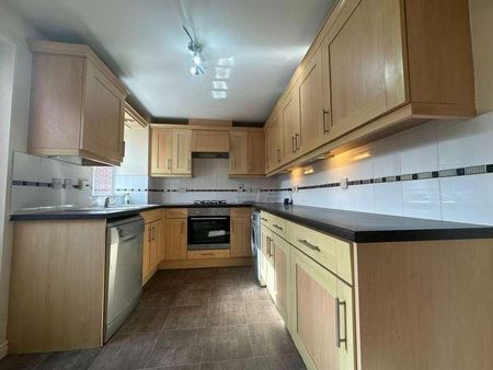 Langley, Slough, SL3 - Photo 3