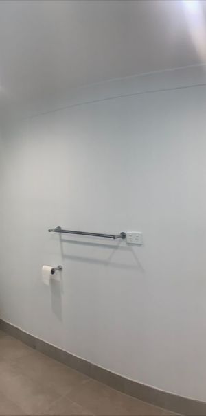 Half-house with own entry - Photo 1