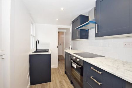 2 bedroom semi-detached house to rent - Photo 5