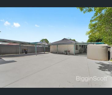 Comfortable Family Home in Prime Springvale Location - Photo 6