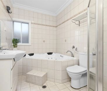 Stylish Double Brick Family Home with Golf Course Views - Photo 5