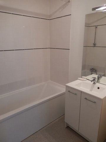 Location Appartement 2 pièces 68m² BORDEAUX 33000 - Photo 4