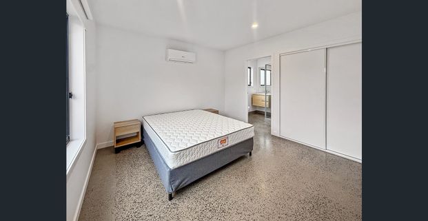 AS NEW & PREMIUM HIGH QUALITY ROOMING HOUSE - x 2 ROOMS AVAILABLE - Photo 1
