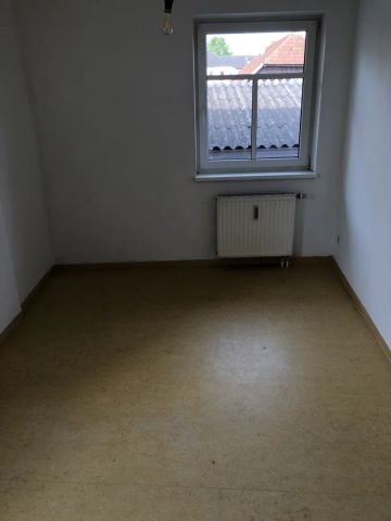 Zentral gelegene, gemütliche 2- Zimmer-Wohnung mit möblierter Küche in Lambach - Photo 4